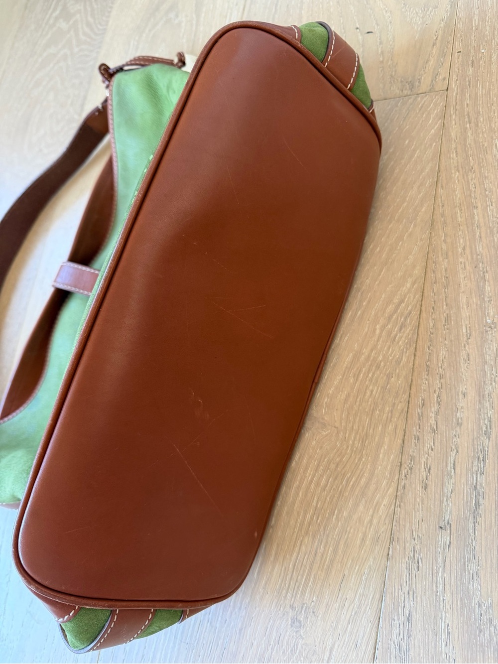 Vintage Dooney & Bourke Green Leather Shoulder Bag w/ Brown Trim and Gold Charm - Picture 5 of 13